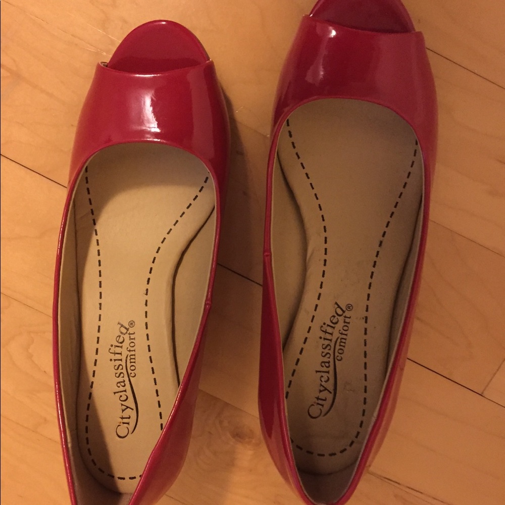 Red wedge heels
